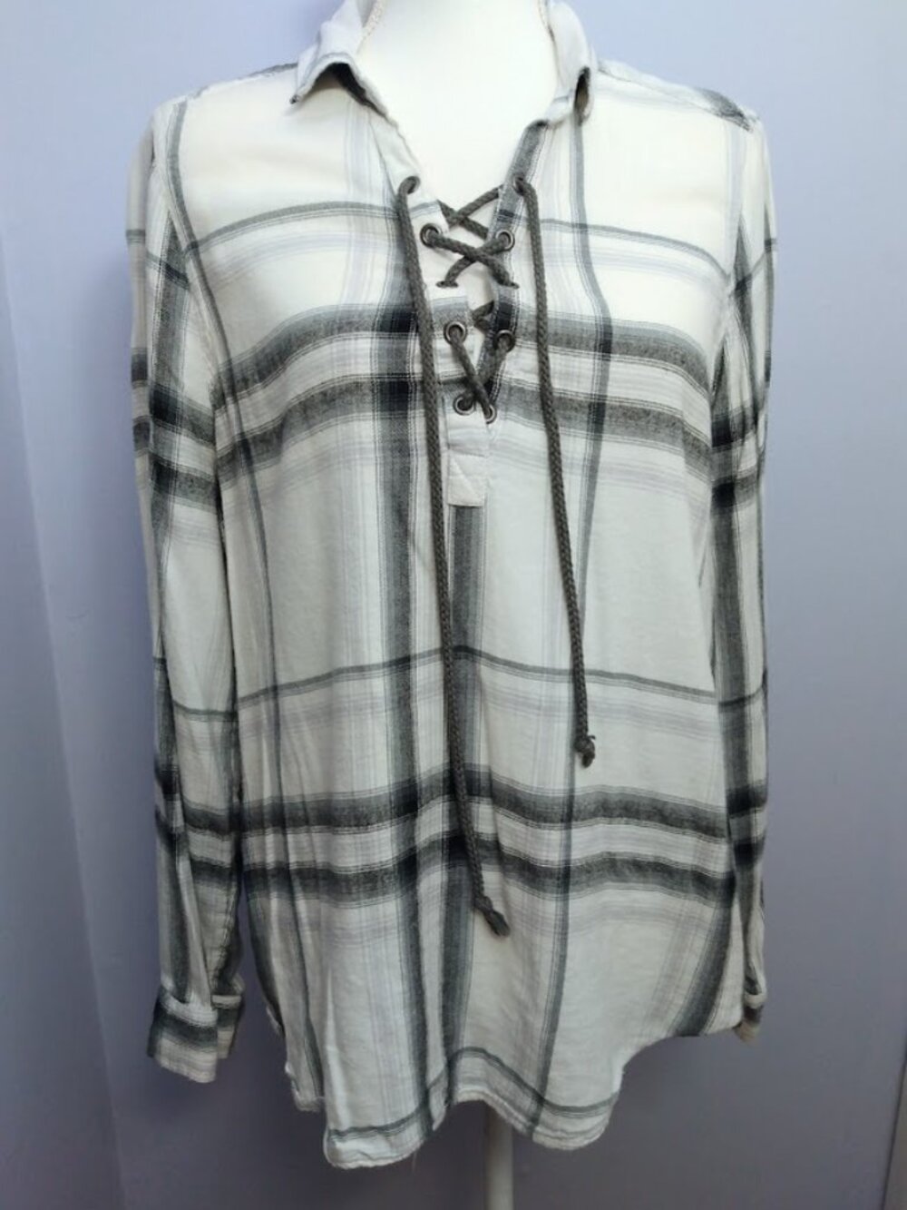 Mudd Boho Flannel Popover Top White Black Plaid Lace Up Front High Low Size XL